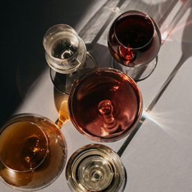 Plusieurs verres de vin