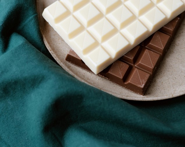 Tablettes de chocolats noirs et blancs